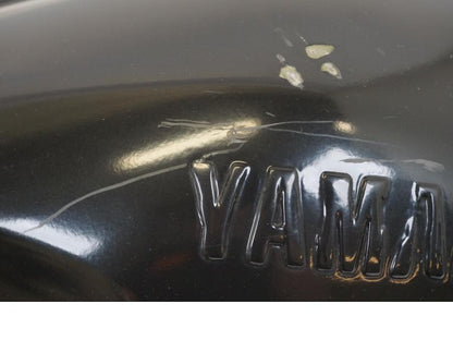 Baksidan på Bensintankskåpa från en Yamaha XSR 700 -2016 motorcykel.