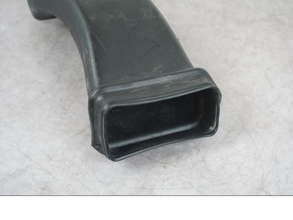 Vänster sida på Luftburksnorkel från en KTM 1290 Super Adventure S -2022 motorcykel.