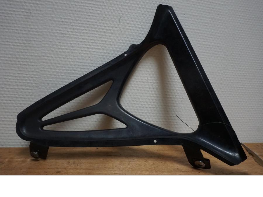 Framsidan på Magkåpa från en Yamaha YZF R6 -2000 motorcykel.