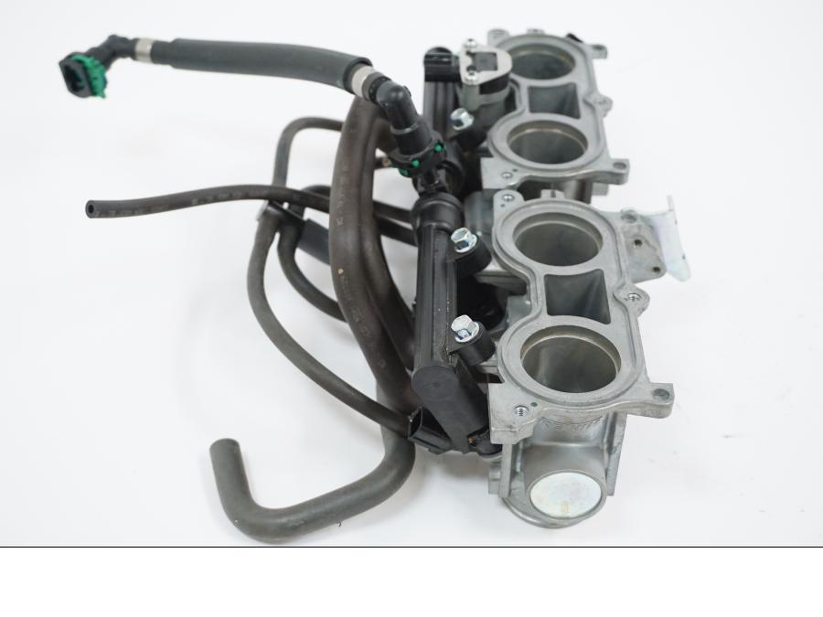 Snett uppifrån på Spjällhus från en Honda CB 650 R -2019 motorcykel.