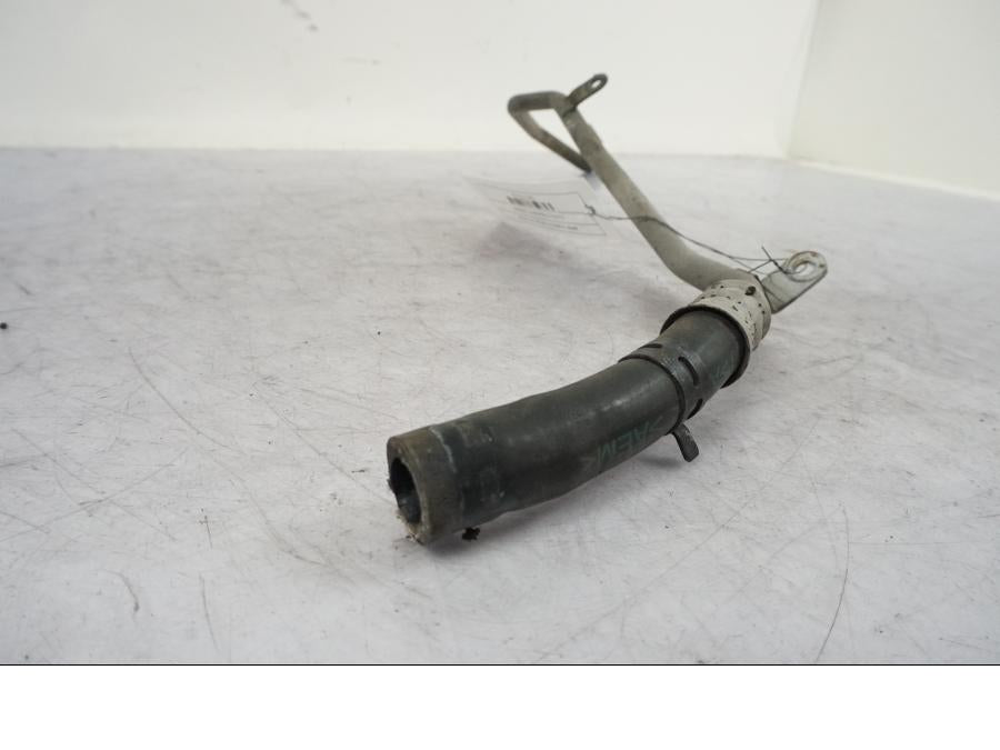 Vänster sida på Oljekylrör från en BMW R 850 R -2004 motorcykel.