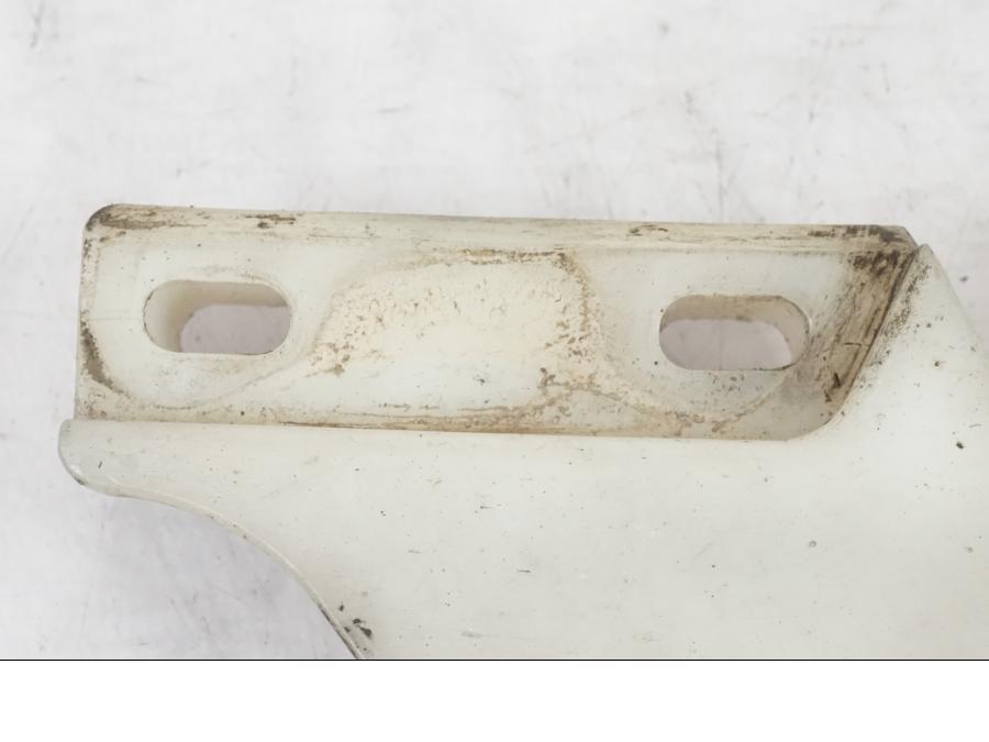 Baksidan på Kedjeskydd från en Kawasaki KL 650A -1987 motorcykel.