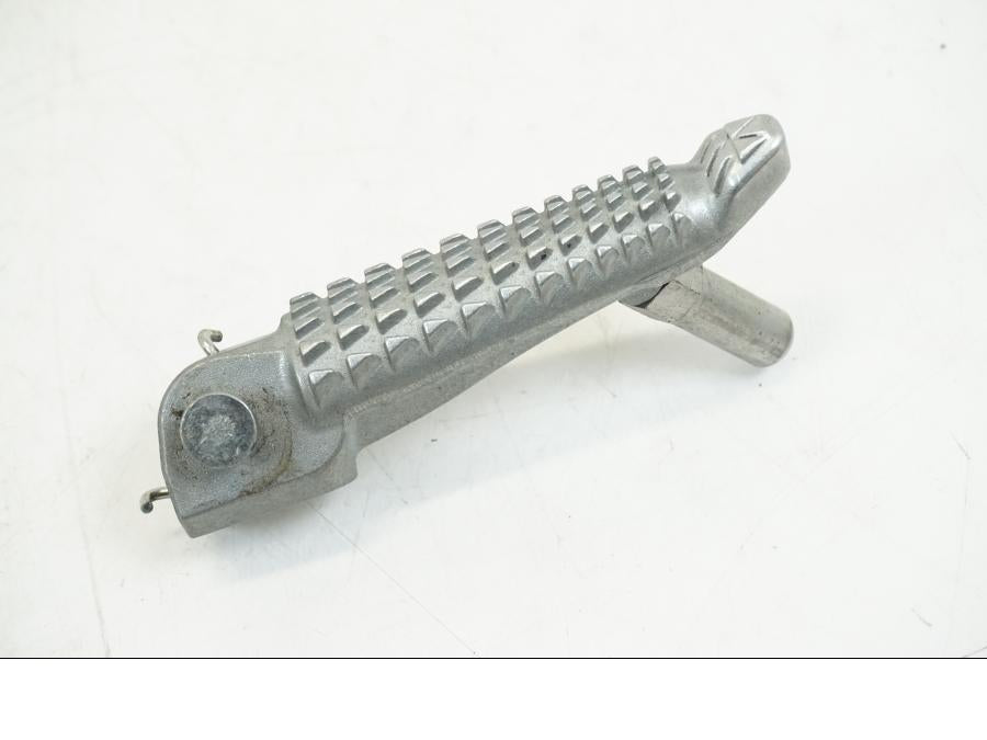 Framsidan på Fotpinne från en Kawasaki NINJA 400 -2020 motorcykel.