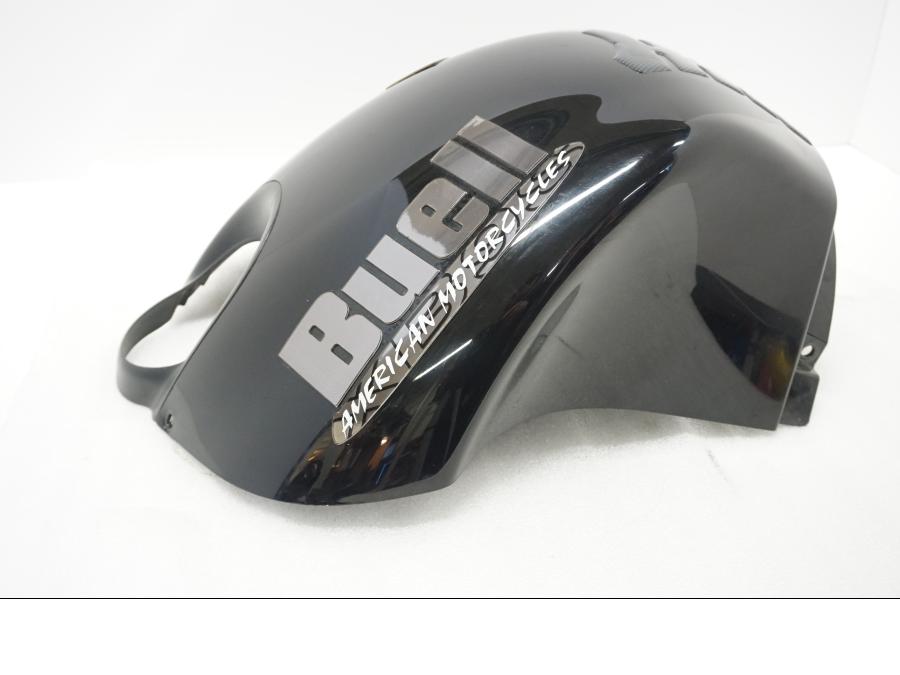 Baksidan på Bensintankskåpa från en Buell XB9S -2003 motorcykel.