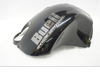 Baksidan på Bensintankskåpa från en Buell XB9S -2003 motorcykel.