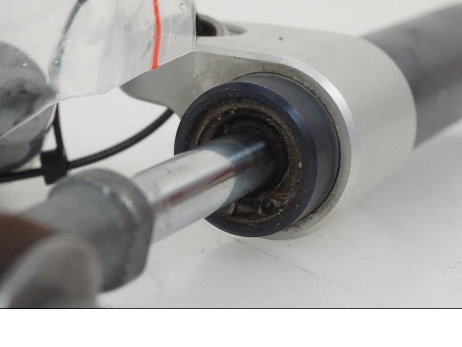 Höger sida på Styrdämpare från en BMW R Ninet -2017 motorcykel.