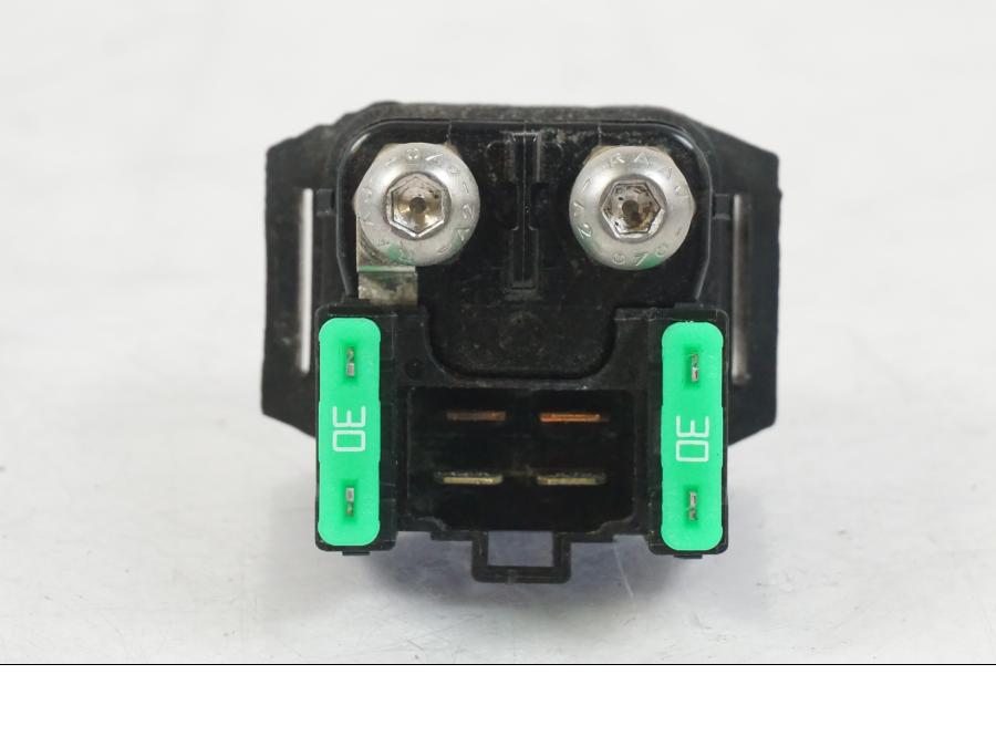 Baksidan på Startrelä från en KTM 1290 Super Duke R -2022 motorcykel.