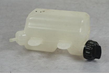 Vänster sida på Vattenexpansionskärl från en Kawasaki Z 900 -2019 motorcykel.