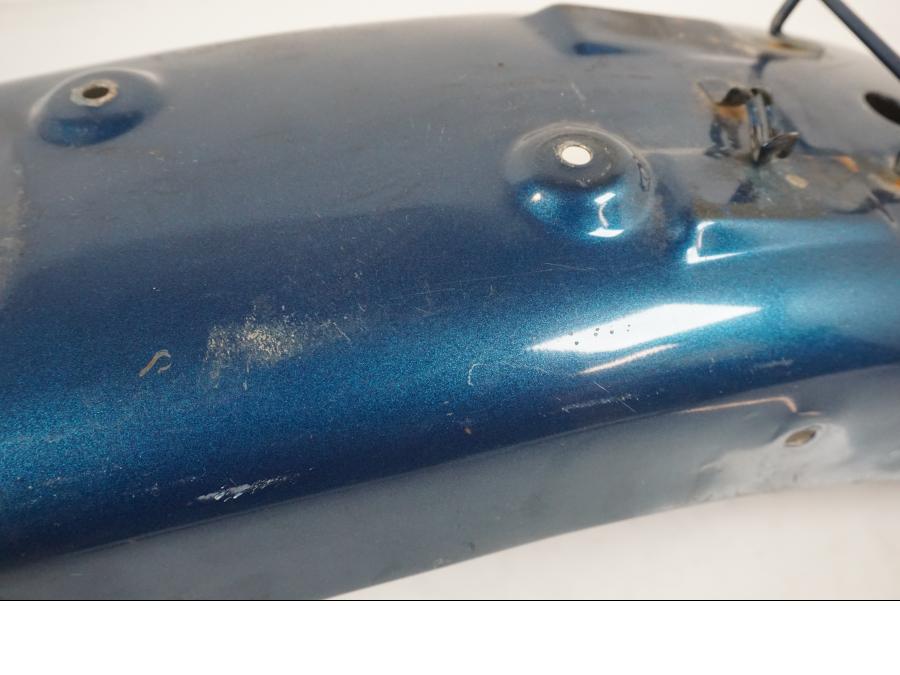 Vänster sida på <p>Bakskärm från Suzuki VS 800 1992.</p>

<p>Smårepor, slitage av lack mindre ytrost finns se bilder.</p> motorcykel.