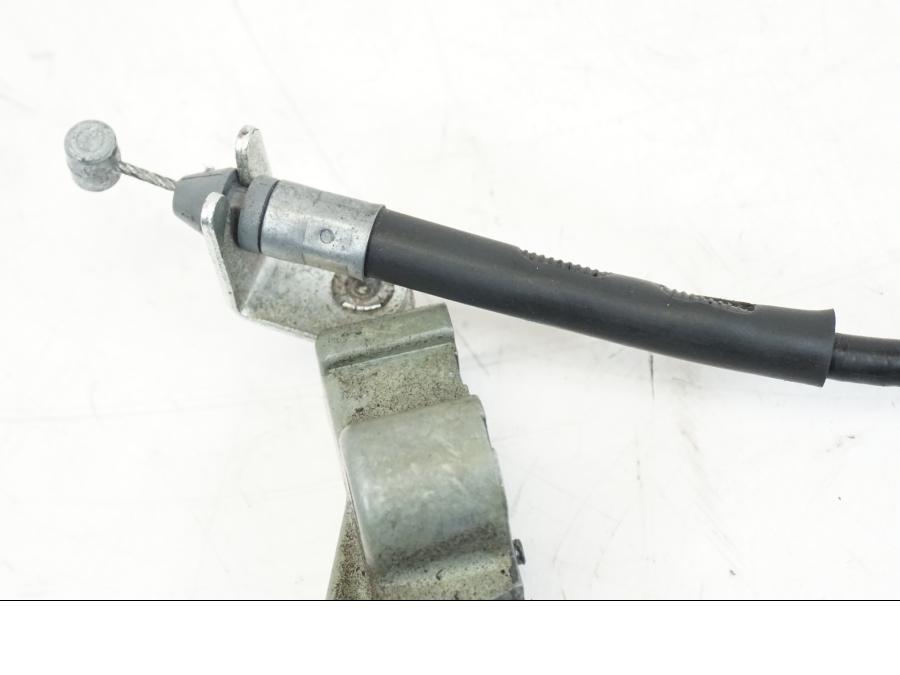 Höger sida på Sadellåsmekanism från en Honda CB 600 F -2008 motorcykel.