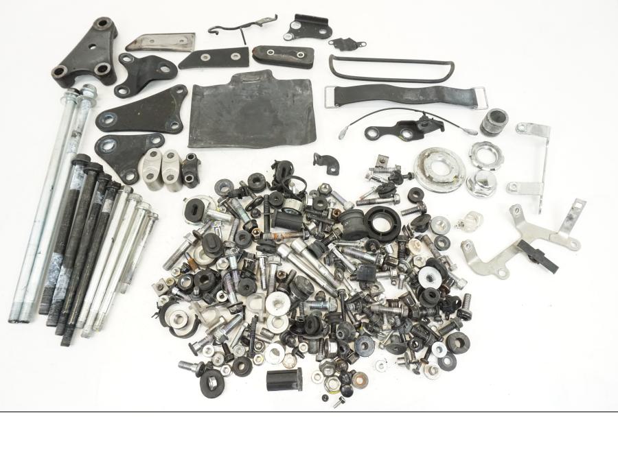 Framsidan på Skruv / Mutter etc från en Honda CB 600 F -2008 motorcykel.