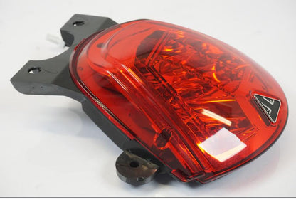 Höger sida på Baklampa från en Triumph Trident -2021 motorcykel.