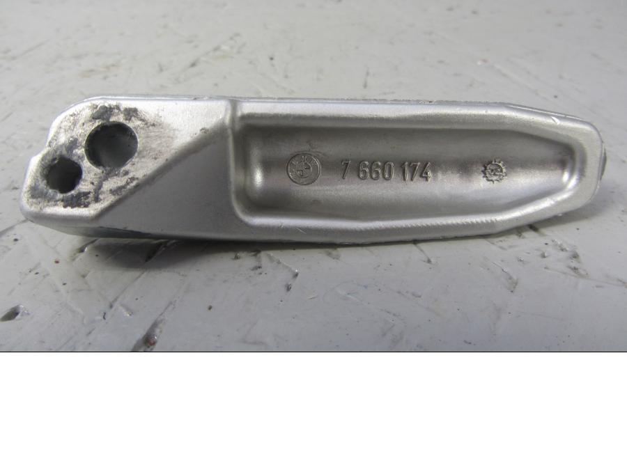 Höger sida på Fotpinne från en BMW F 800 R -2012 motorcykel.