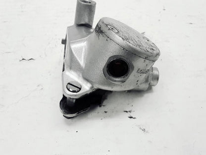 Baksidan på Bromshuvudcylinder från en Kawasaki VN 800 -1995 motorcykel.