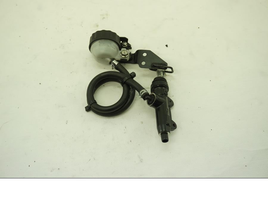 Framsidan på Bromshuvudcylinder från en KTM RC 390 -2019 motorcykel.