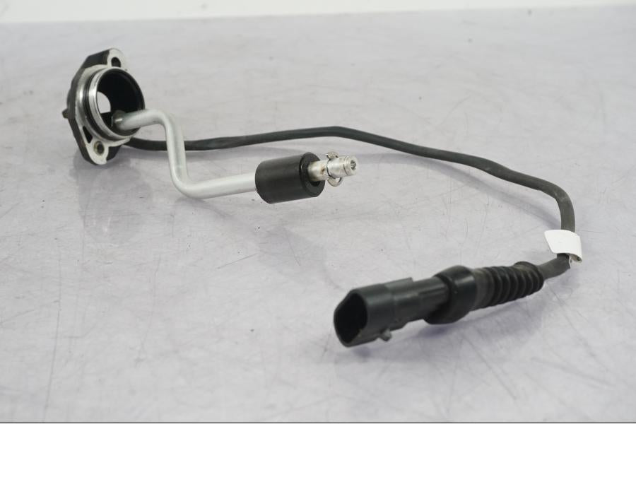 Baksidan på Oljenivågivare från en KTM 1290 Super Adventure R -2018 motorcykel.