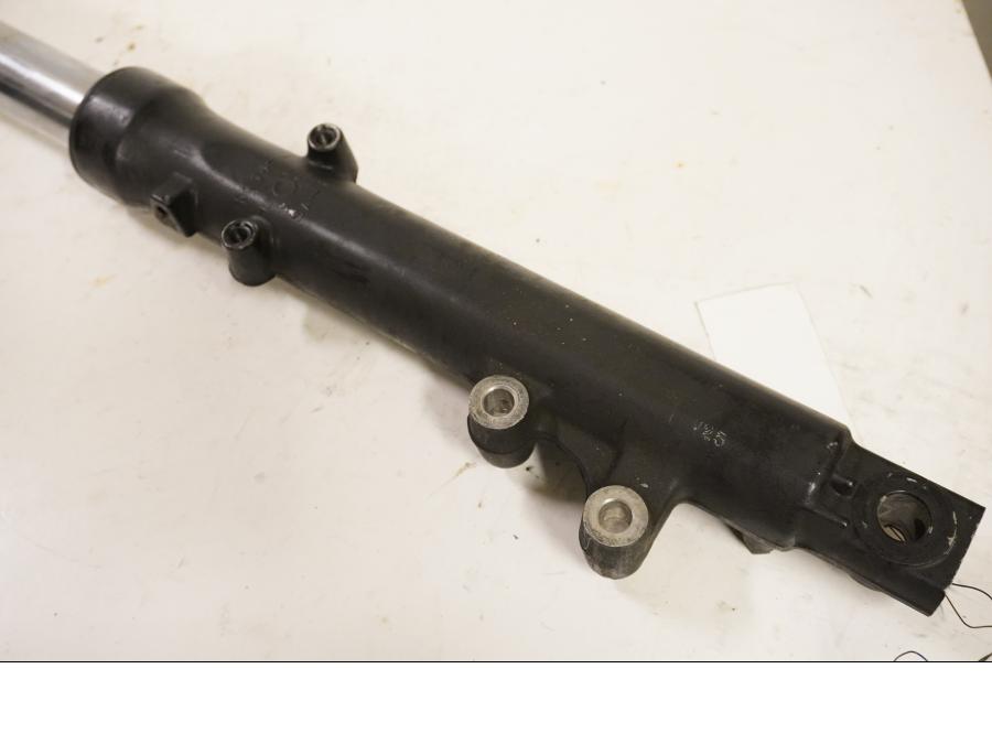 Höger sida på Gaffelben från en Kawasaki GPZ 500 S -1992 motorcykel.