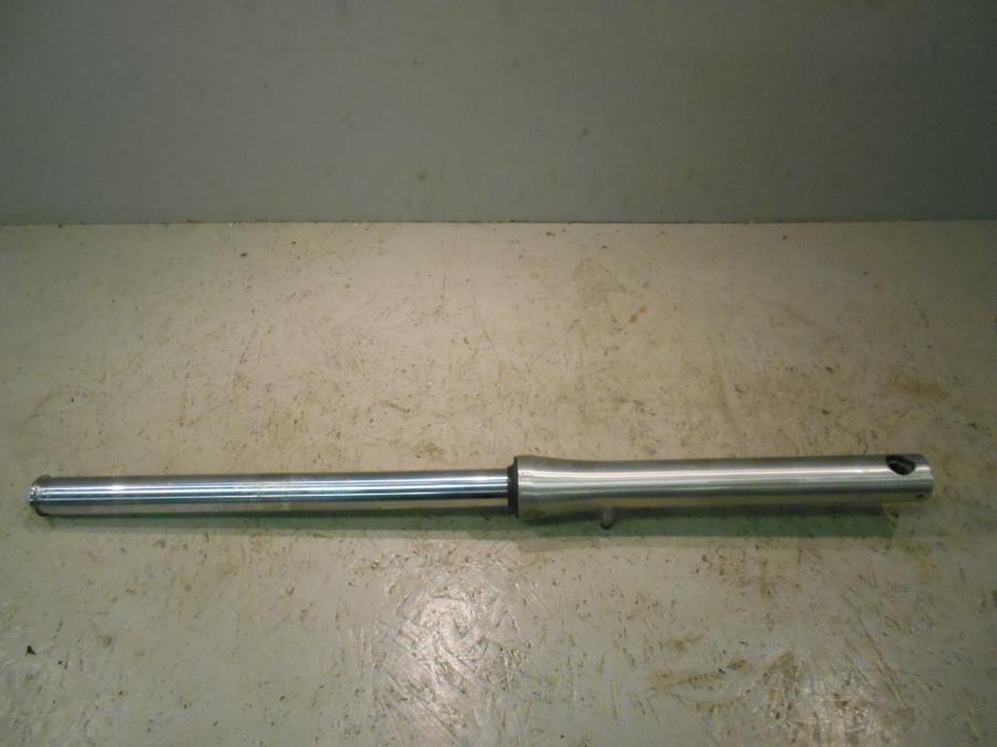 Framsidan på Gaffelben från en Suzuki VS 750 Intruder -1986 motorcykel.