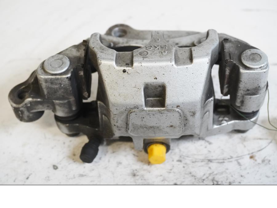 Baksidan på Bromsok från en Yamaha XVS 1100 -2006 motorcykel.