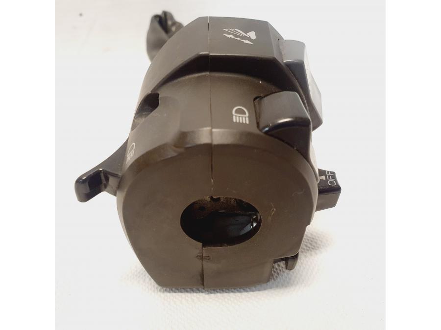 Höger sida på Styrelreglage från en Kawasaki GTR 1400 -2008 motorcykel.