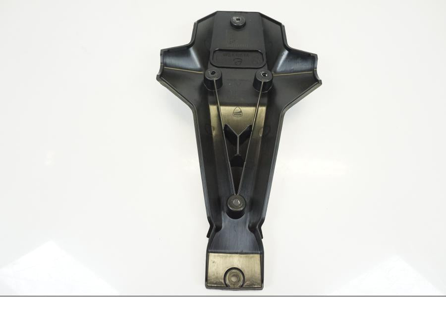 Baksidan på Skylthållare från en Ducati Monster 821 -2020 motorcykel.