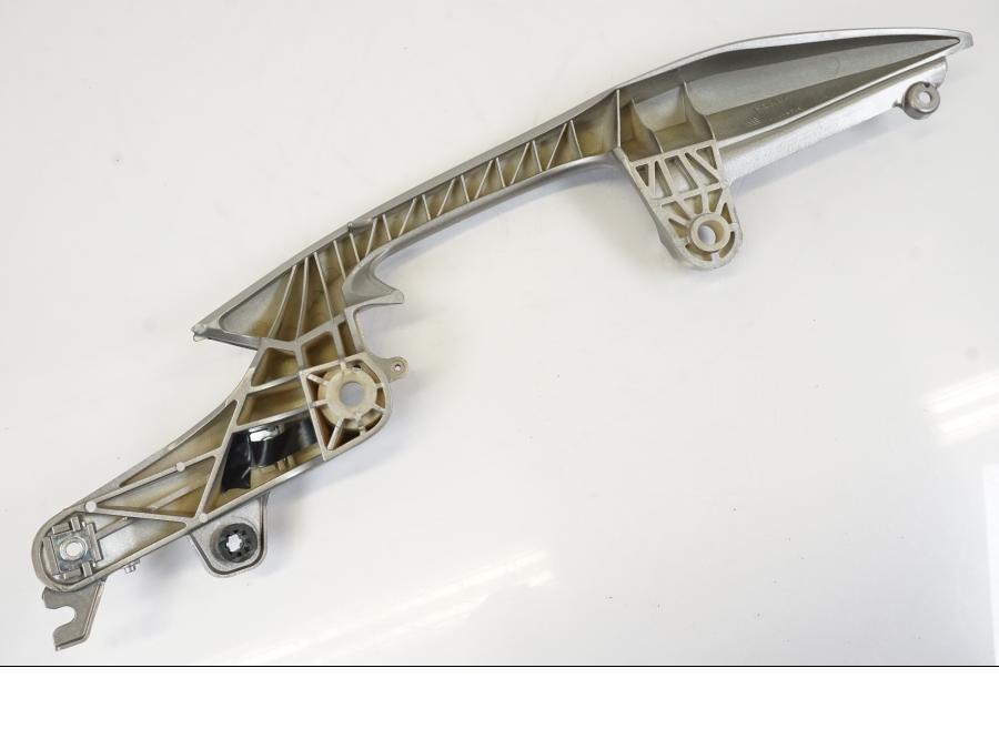 Extrabild2 på Passagerarhandtag från en Honda NT 700 -2008 motorcykel.