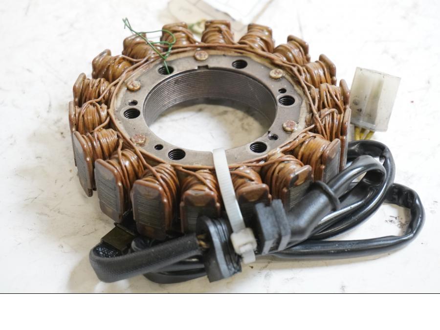 Framsidan på Generator från en Honda XL 600 V -1987 motorcykel.