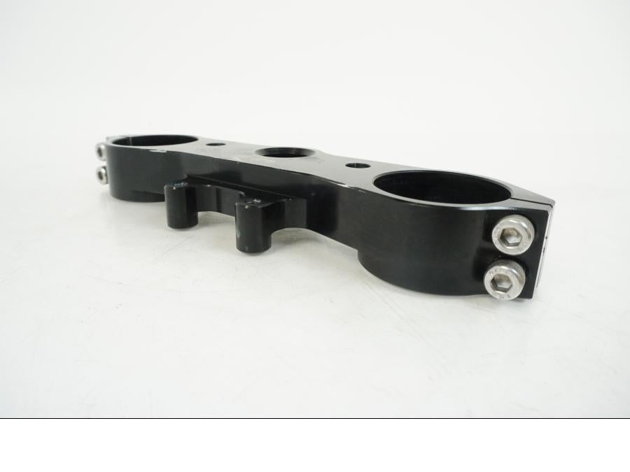 Vänster sida på Gaffelkrona från en AJP PR7 -2021 motorcykel.