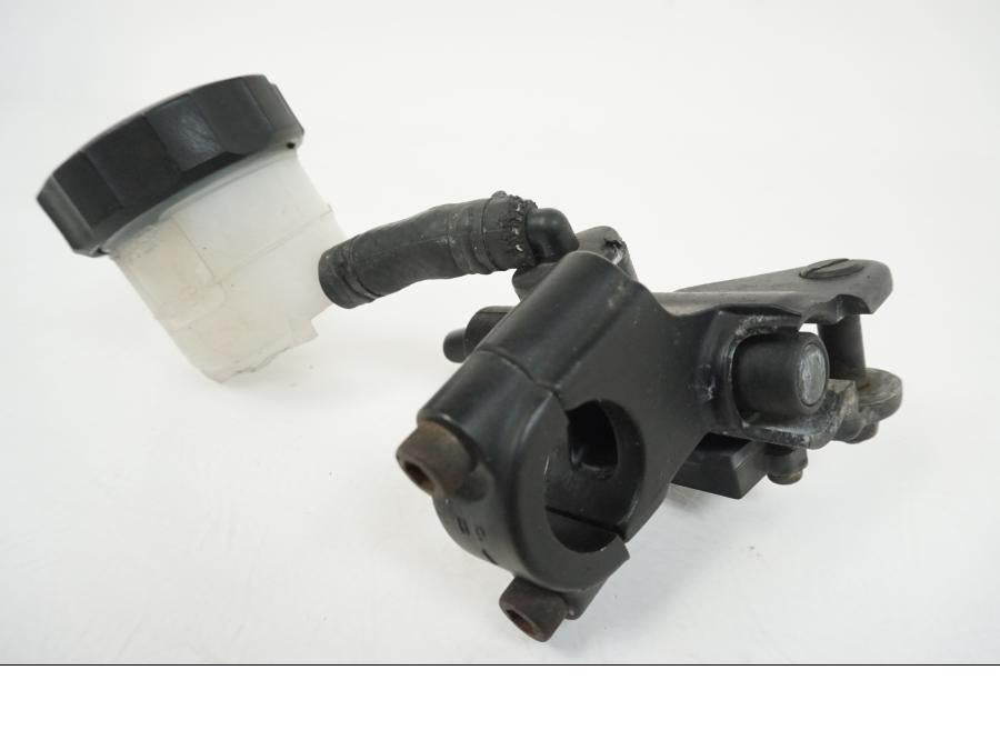 Baksidan på Bromshuvudcylinder från en Yamaha YZF 1000 R1 -2002 motorcykel.