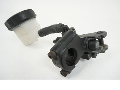 Baksidan på Bromshuvudcylinder från en Yamaha YZF 1000 R1 -2002 motorcykel.
