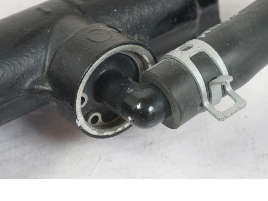 Snett uppifrån på Bromshuvudcylinder från en Suzuki GSX-S 1000 -2017 motorcykel.