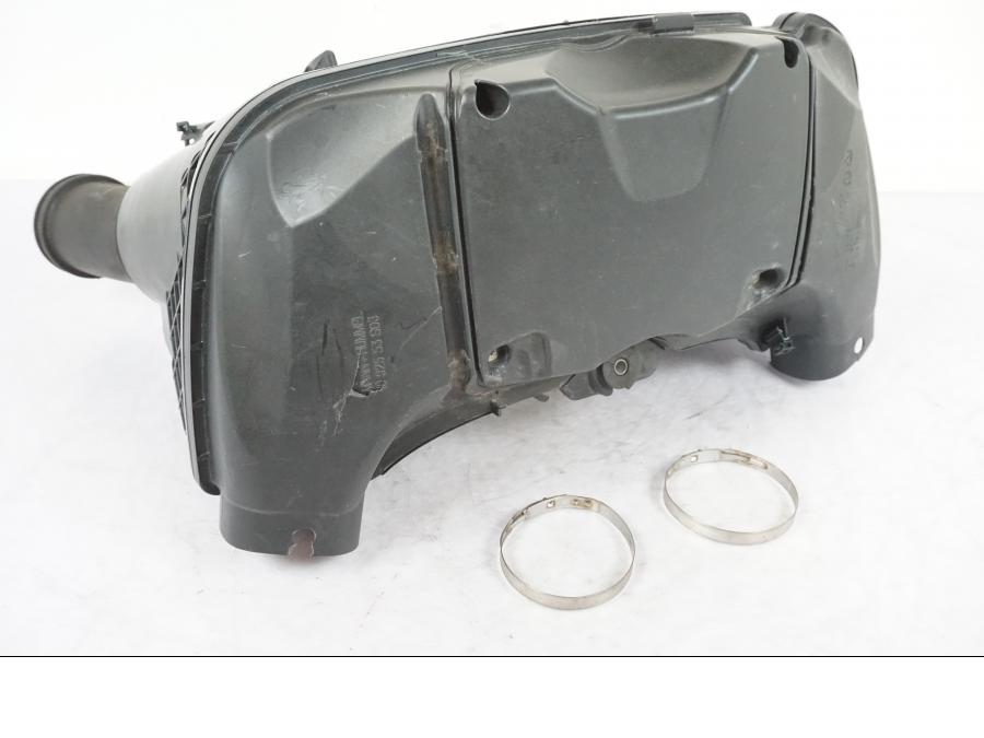 Framsidan på Luftburk från en BMW R 1250 GS -2019 motorcykel.