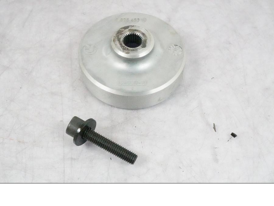 Framsidan på Generator från en BMW K 1200 S -2005 motorcykel.