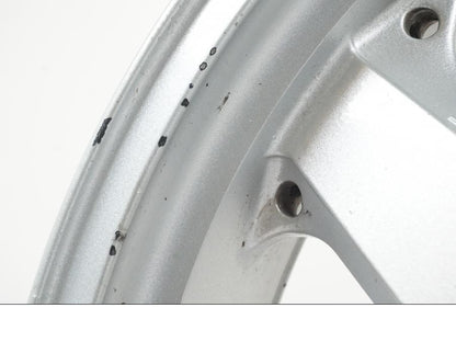 Snett uppifrån på Fälg från en Kawasaki ZX-12R -2000 motorcykel.