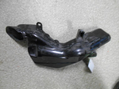 Höger sida på Luftrör från en Suzuki GSX 1300 R -2009 motorcykel.