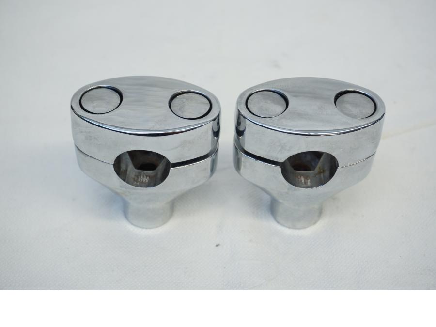 Framsidan på Styrfäste från en Kawasaki VN 900 -2006 motorcykel.