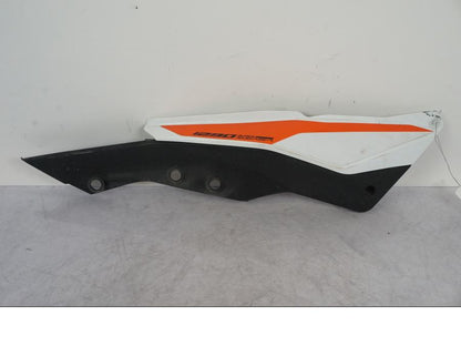 Framsidan på Bakvinge från en KTM 1290 Super Adventure R -2018 motorcykel.