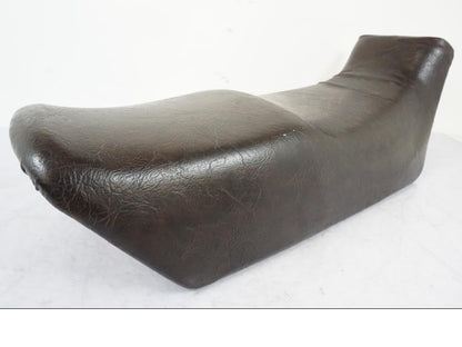 Höger sida på Sadel från en Suzuki GSX 550 EF -1985 motorcykel.