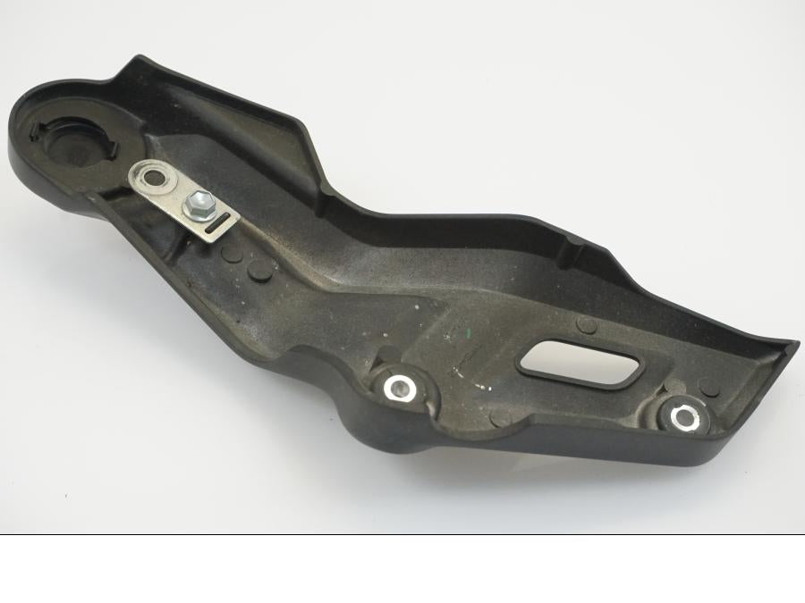 Snett nerifrån på Ramskydd från en Yamaha MT-07 -2019 motorcykel.