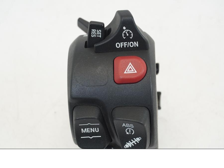 Baksidan på Styrelreglage från en BMW R 1250 GS -2019 motorcykel.