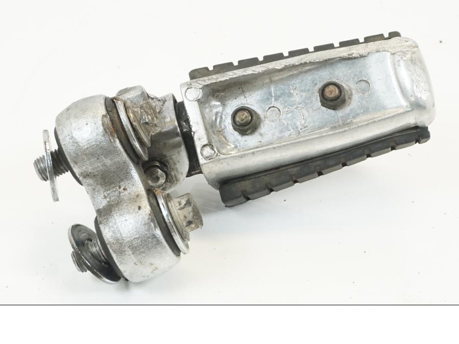 Snett nerifrån på Fotpinne från en Yamaha XV 750 -1998 motorcykel.