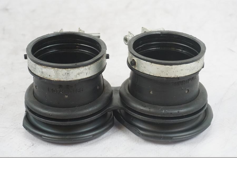 Baksidan på Luftrör från en Kawasaki ZZ-R 1400 -2009 motorcykel.