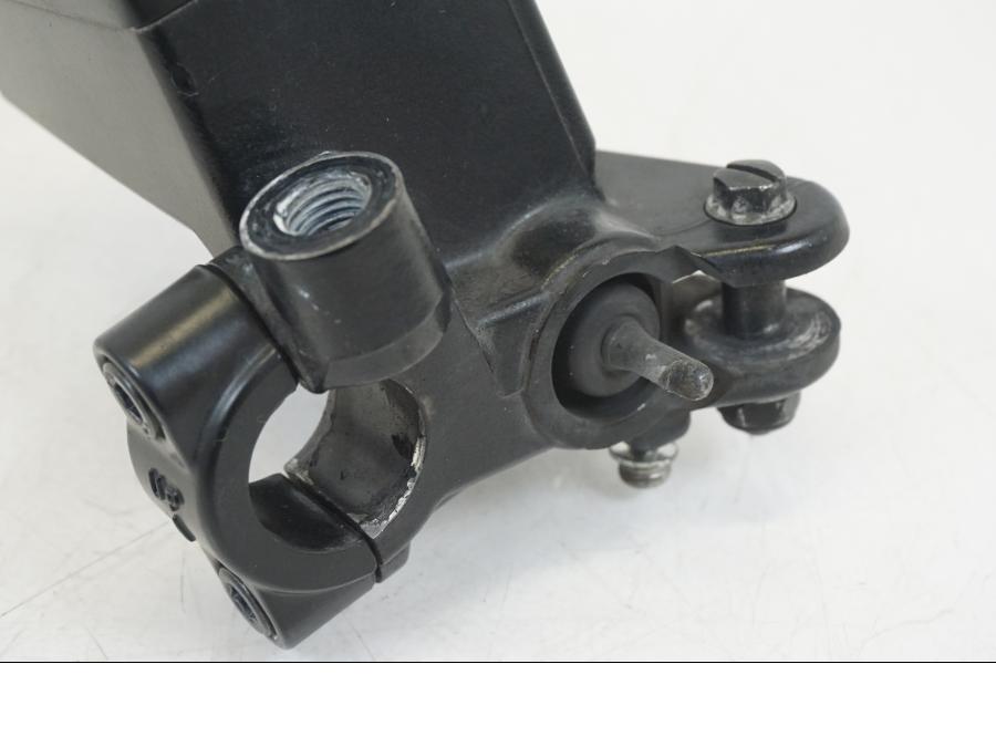 Höger sida på Bromshuvudcylinder från en Yamaha XT 1200 A -2010 motorcykel.