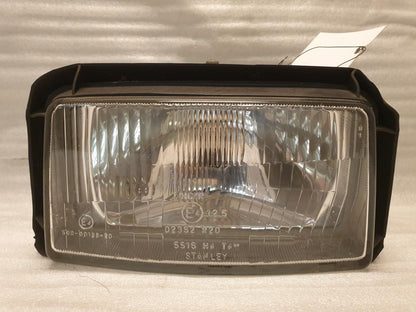 Framsidan på Strålkastare från en Suzuki DR 750 S -1989 motorcykel.