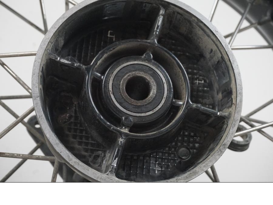 Extrabild3 på Fälg från en BMW F 800 GS -2008 motorcykel.