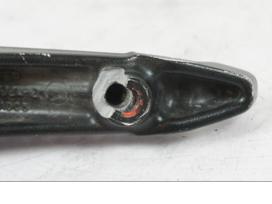 Snett nerifrån på Fotpinne från en Kawasaki ZX-6R -2011 motorcykel.