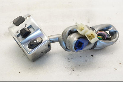 Framsidan på Styrelreglage från en Yamaha XVZ 13TD -1999 motorcykel.