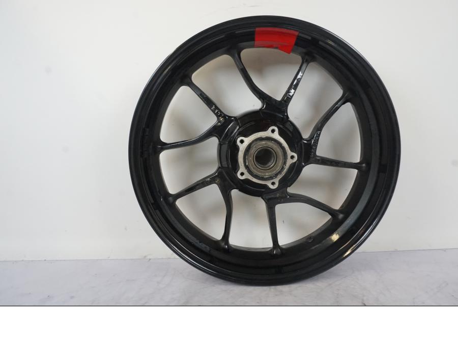 Framsidan på Fälg från en Ducati Multistrada 1158 V4 -2021 motorcykel.