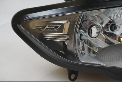 Snett uppifrån på Strålkastare från en BMW S 1000 RR -2016 motorcykel.