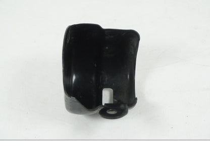 Snett nerifrån på Bromshuvudcylinderskydd från en Yamaha XVS 1100 -2004 motorcykel.